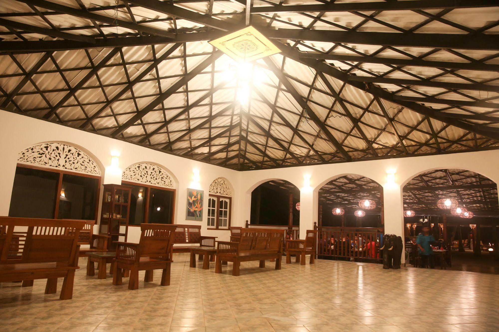 Thejan Hotel Induruwa