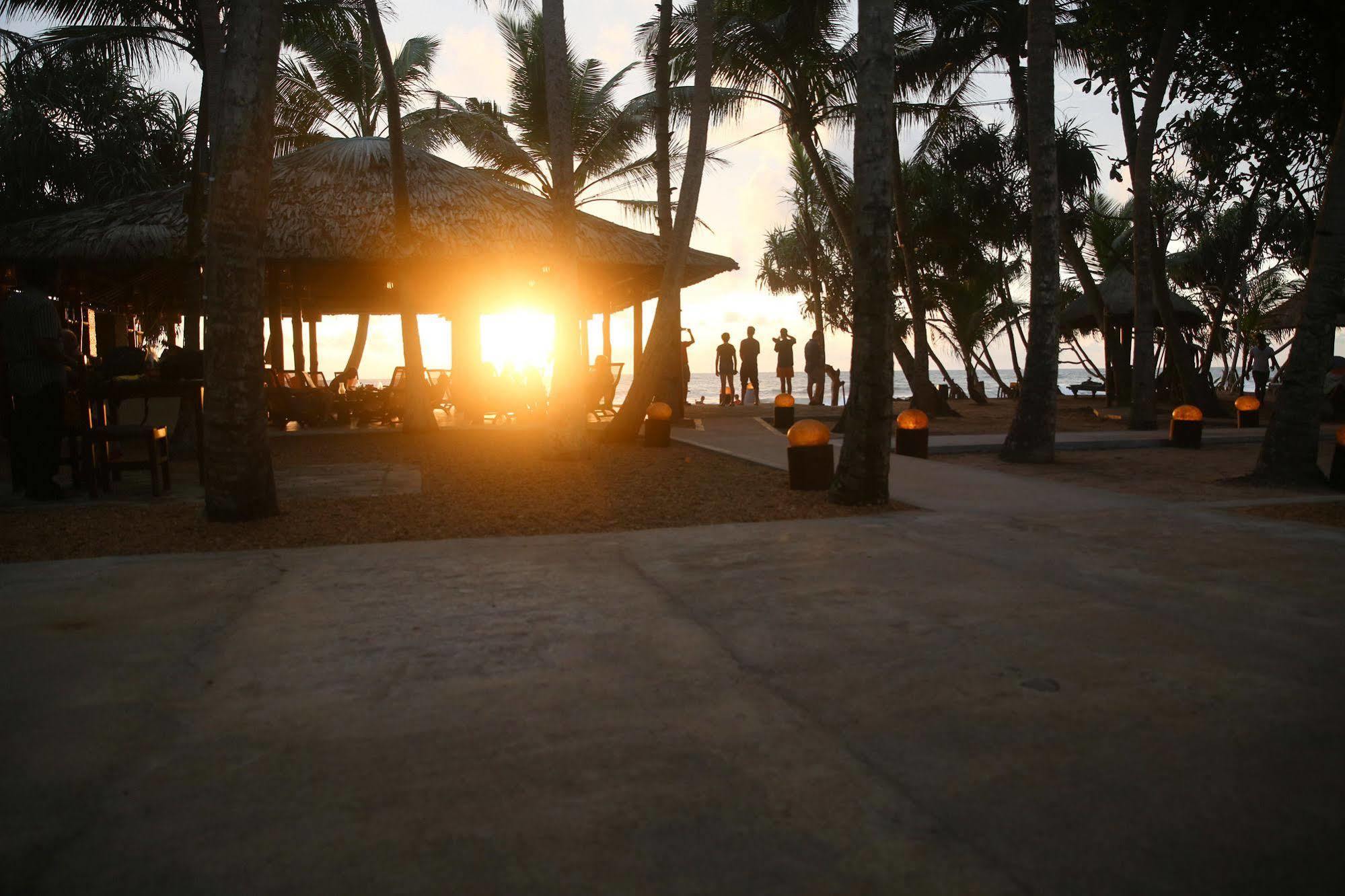 Hotel Thejan Induruwa